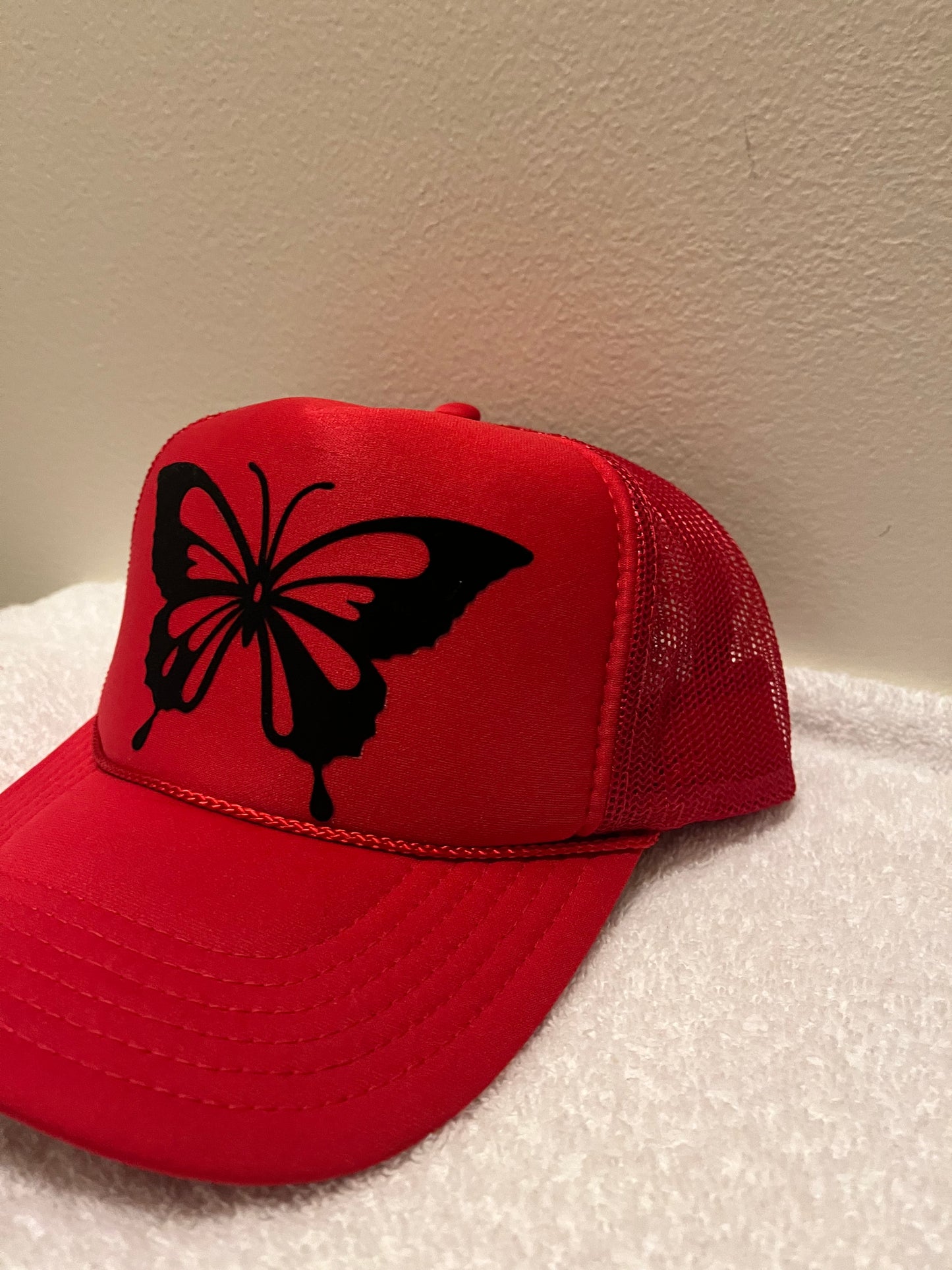 Red trucker snapback