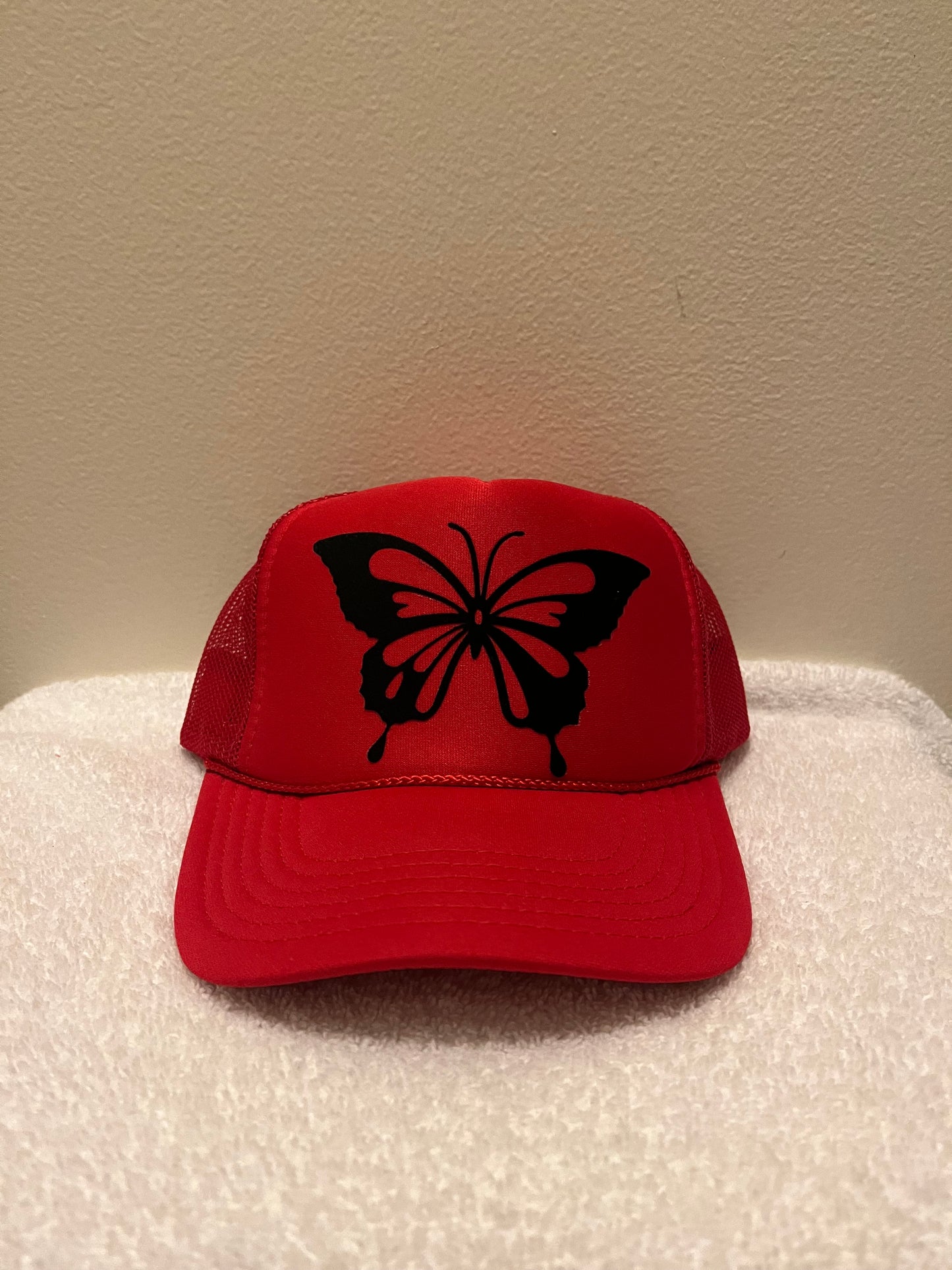 Red trucker snapback